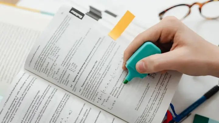 Les annexes où se cachent engagements hors bilan et litiges en cours.